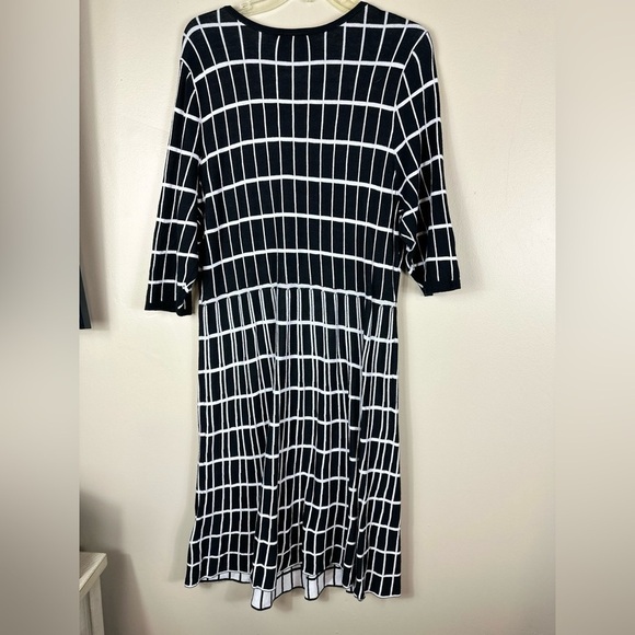 Lane Bryant 14-16  21 p2p 19”waist 44” length preowned black /white a line - Picture 9 of 9